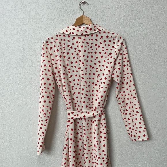 Show Me Your Mumu Wrap Robe Dress Floral Red and White size Small - Picture 8 of 10